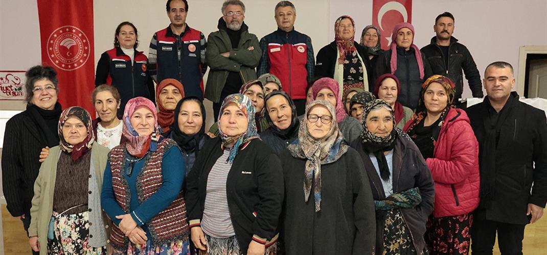 ÇANAKKALE’DE KADIN ÜRETİCİLERE YÖNELİK “SOFRALIK ZEYTİN İŞLEME TEKNİKLERİ” EĞİTİMİ DÜZENLENDİ